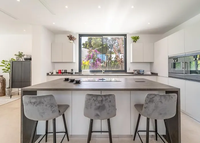 Brand New 7b Zelda Beachside New Golden Mile *