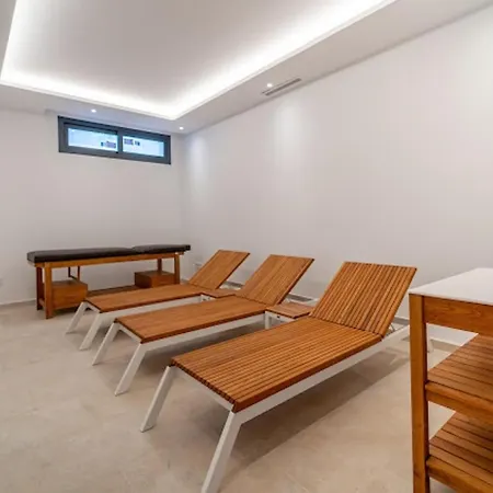 Brand New 7b Zelda Beachside New Golden Mile *