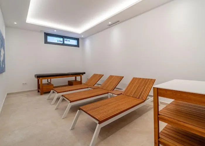 Brand New 7b Zelda Beachside New Golden Mile *