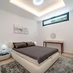 Brand New 7b Zelda Beachside New Golden Mile Holiday home *
